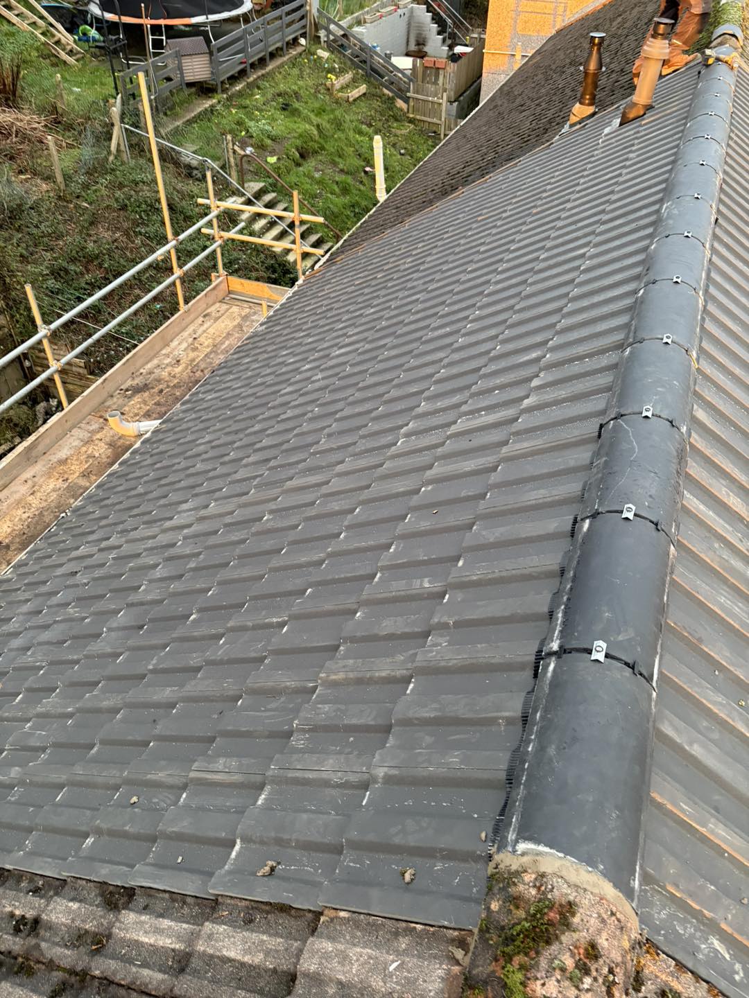 Roof tiling work